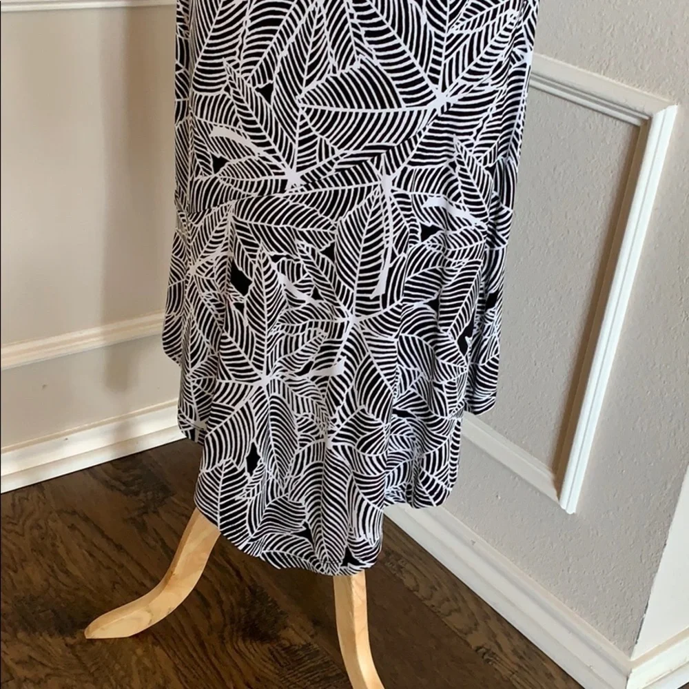 Josephine Chaus Skirt B/W Knit - Size Small